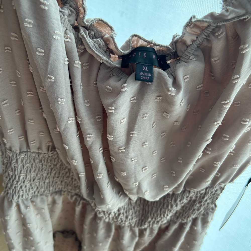 Elegant Brown Sleeveless Dress - Picture 3 of 6